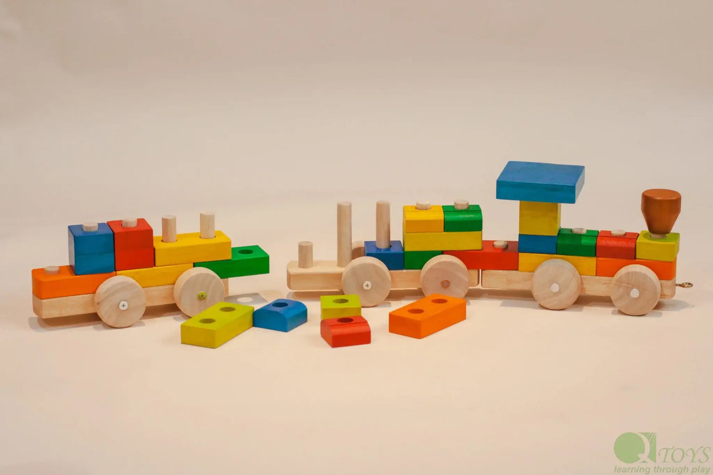QToysUSA - Stack & Pull Train