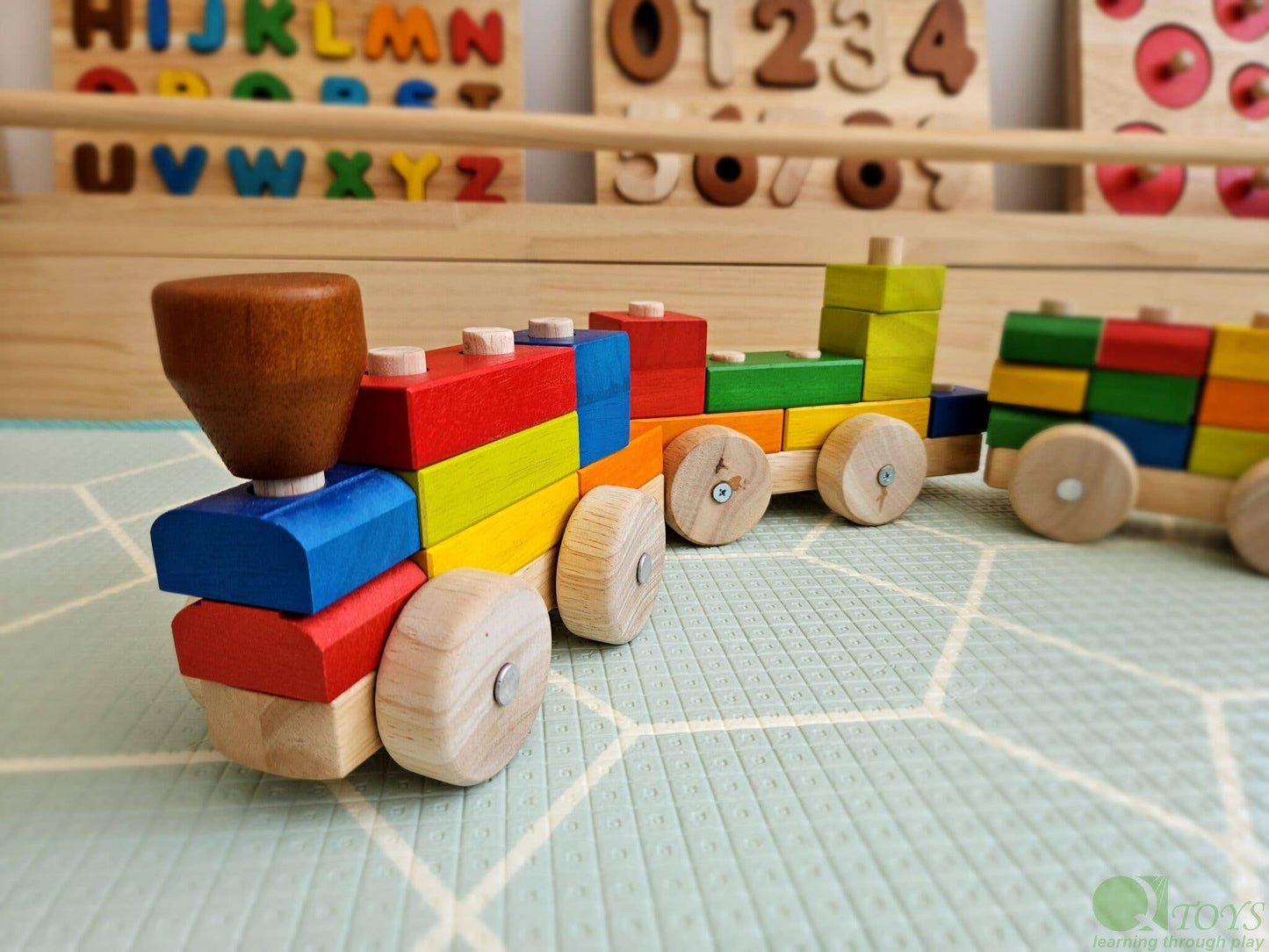 QToysUSA - Stack & Pull Train