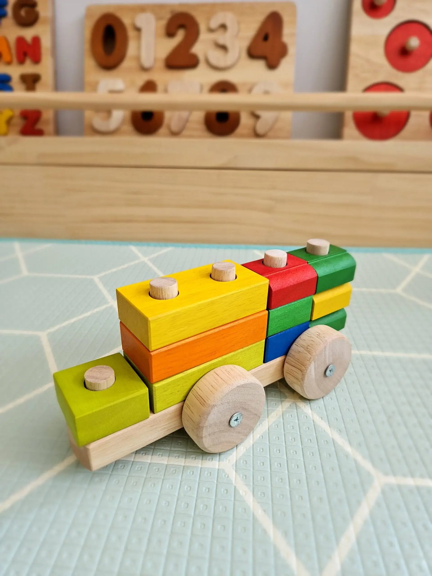 QToysUSA - Stack & Pull Train