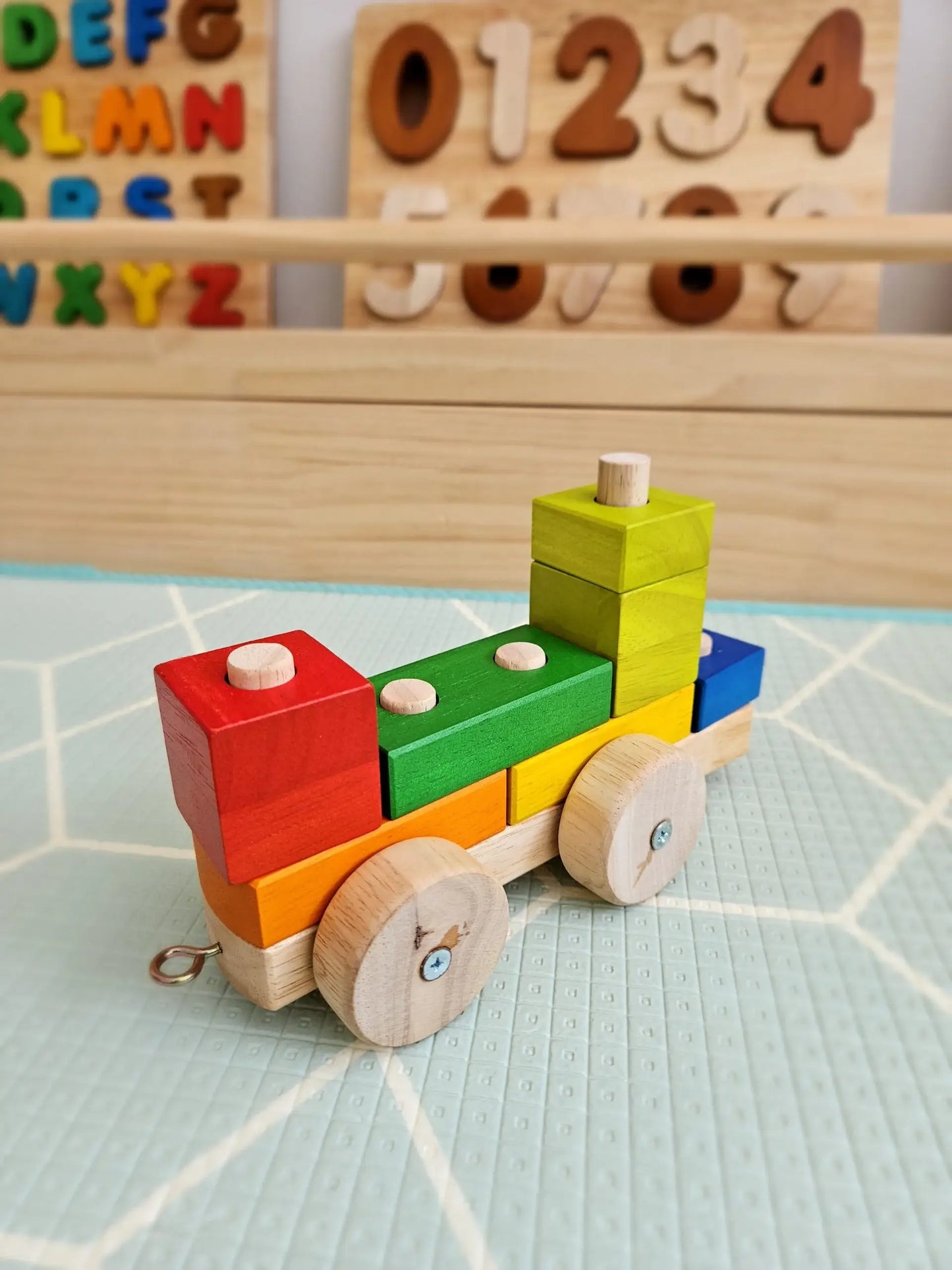 QToysUSA - Stack & Pull Train