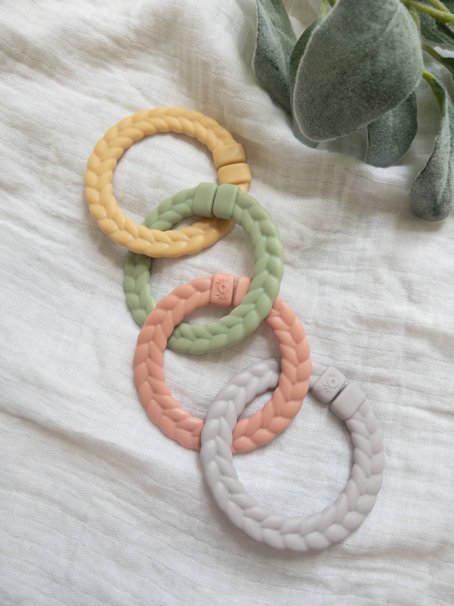 Itzy Ritzy Canada - Bitzy Bespoke Itzy Rings™ Linking Ring Set: Rainbow