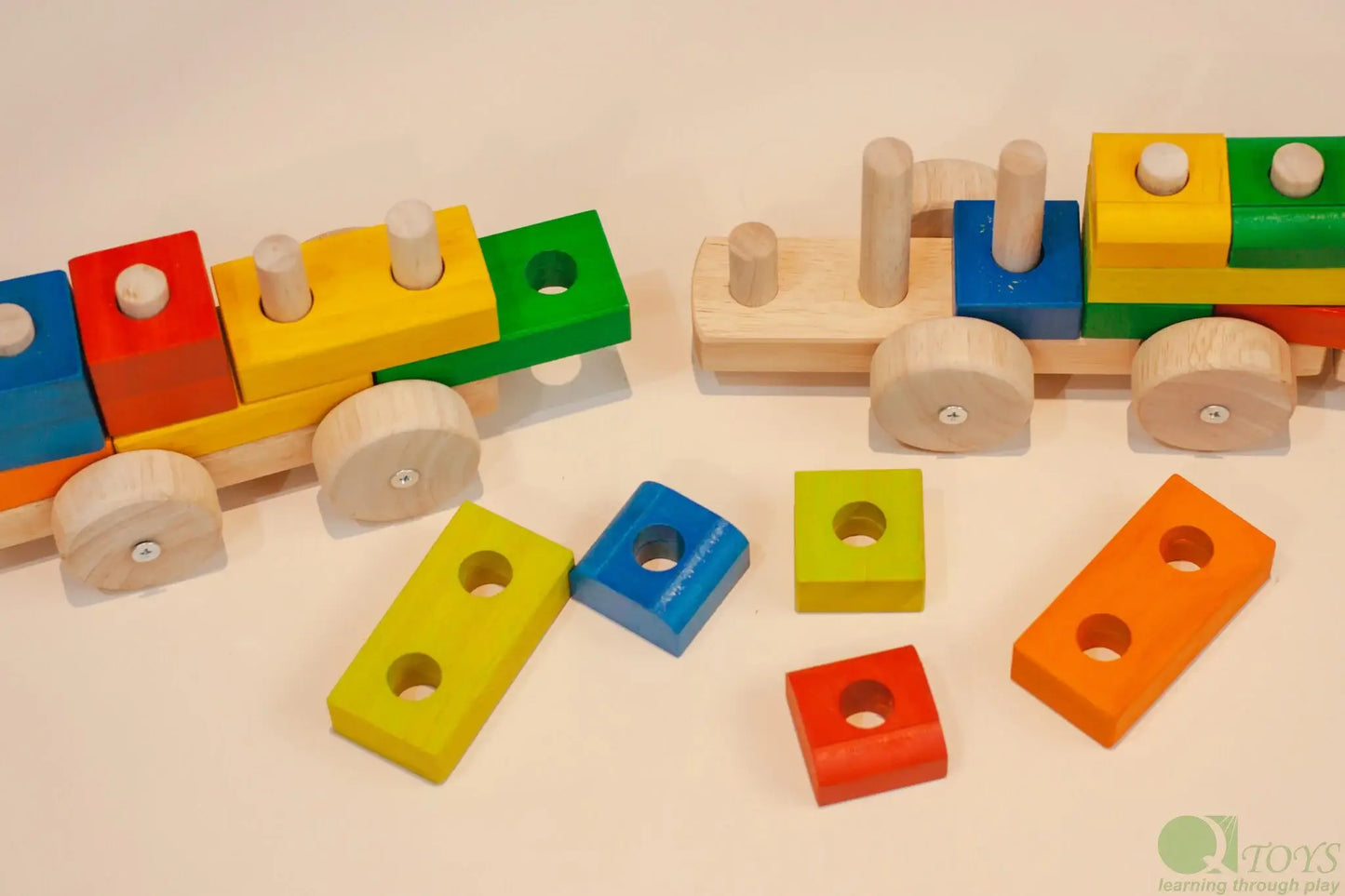 QToysUSA - Stack & Pull Train