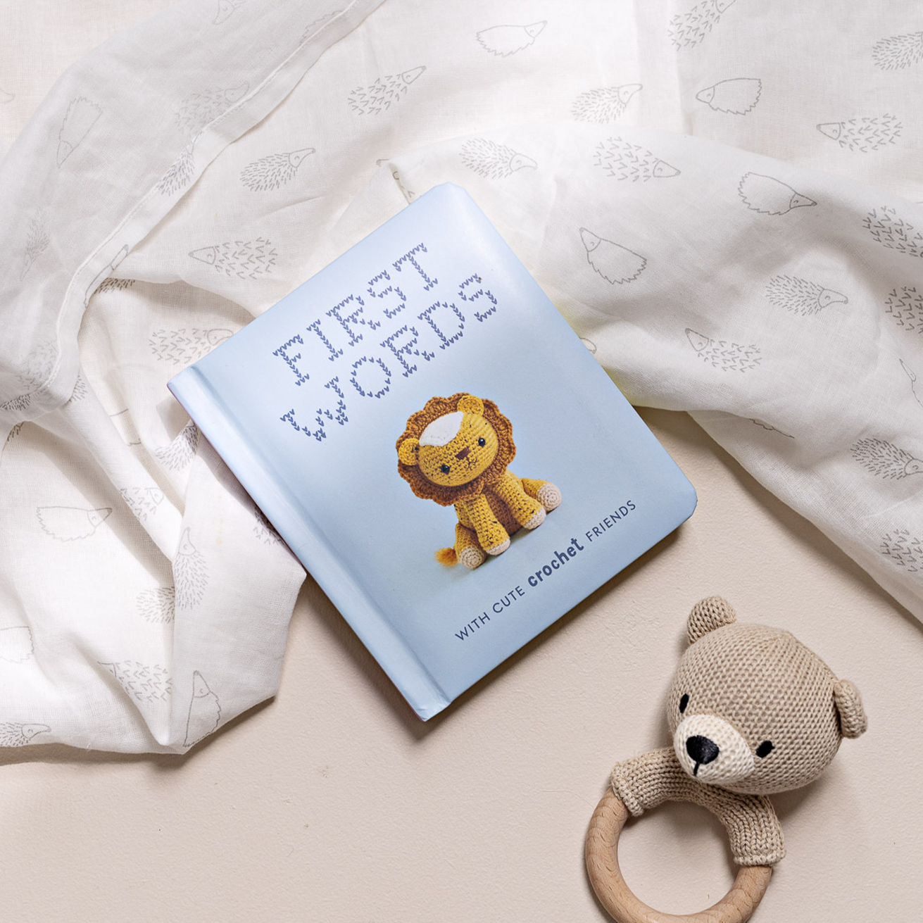 Paige Tate & Co. - First Words with Cute Crochet Friends (Baby Board Book)